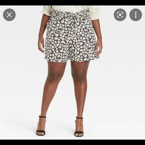 NWT- Who What Wear Black and White Floral Shorts